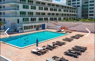 2-bedroom apartments in condo 124 m² in Miami Beach for $700,000