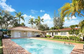 Cozy villa with a backyard, a swimming pool and a garage, South Miami, USA for $1,148,000