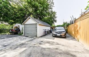 8-bedroom house in York for C$1,289,000