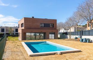 4-bedroom villa 304 m² in Mataro for 975,000 €