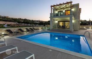 5-bedroom villa 256 m² in Almyrida for 980,000 €