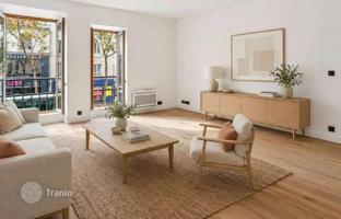 Bright one-bedroom apartment in a historic building, 17th arrondissement of Paris, France for 446,000 €