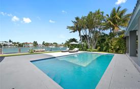 Spacious villa with a backyard, a pool, a relaxation area and a terrace, Key Biscayne, USA for $7,350,000