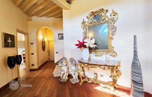 3-bedroom villa 380 m² in Lucca for 1,200,000 €