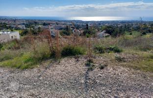 Land plot 4,500 m² in Peyia for 735,000 €