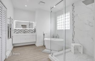 5-bedroom house 337 m² in West End for $950,000