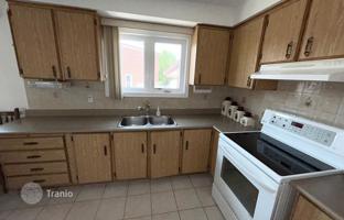 11-bedroom townhouse in Etobicoke for C$1,490,000