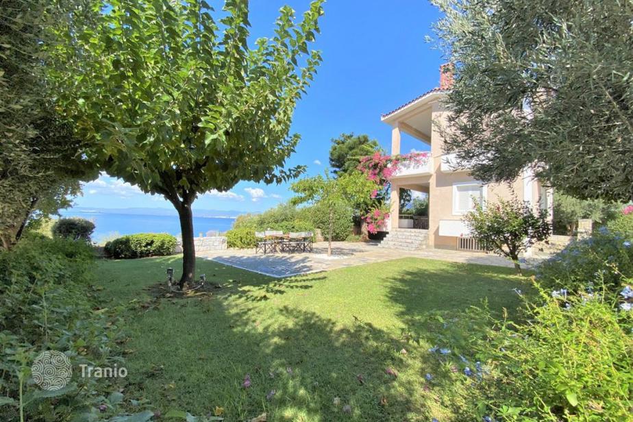 Villa for sale in Kalamata, Greece — listing 2165544