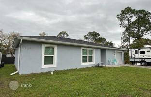 3-bedroom house 930 m² in LaBelle for $305,000