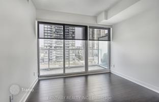 4-bedroom apartment in Bathurst Street for C$736,000