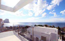 Semi-detached villa with 4 bedrooms, private pool and sea views in Calpe for 1,160,000 €