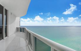 Bright apartment on the first line of the ocean in the center of Sunny Isles Beach, Florida, USA for 1,477,000 €