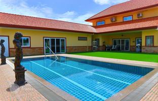 4-bedroom villa 420 m² in Pattaya for $388,000