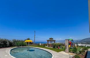3-bedroom penthouse 240 m² in Kargicak for 41,646,000 TRY