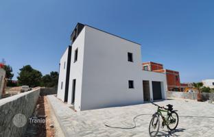 4-bedroom house 279 m² in Vrsi for 700,000 €
