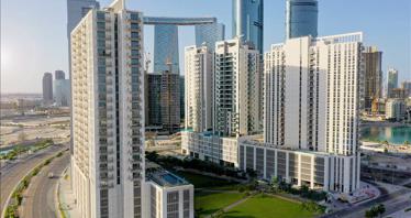 Sea view residence with a swimming pool and a park, Abu Dhabi, UAE
