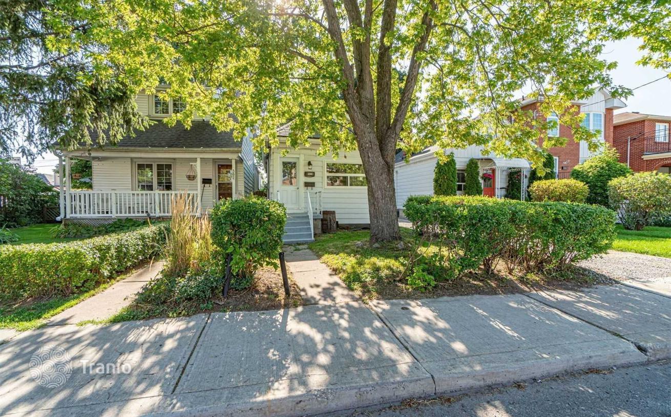 Townhome for sale in East York, Canada — listing 1902147 Townhome for sale in East York, Canada — listing 1902147