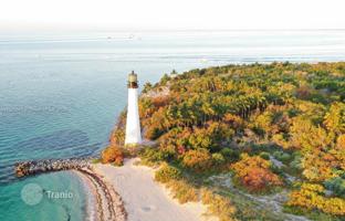 4-bedroom house 271 m² in Key Biscayne for $3,380,000
