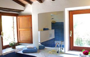 4-bedroom villa 450 m² in Baschi for 990,000 €