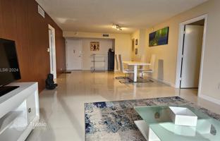 2-bedroom apartments in condo 120 m² in Miami Beach for $449,000