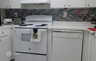 2-bedroom apartments in condo 77 m² in West End for $265,000