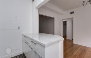 2-bedroom apartments in condo 79 m² in Miami Shores for $338,000