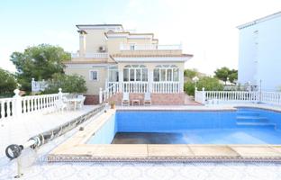 5-bedroom villa 308 m² in Orihuela Costa for 850,000 €