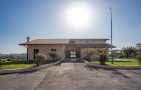 Three level villa close to Rome for 1,200,000 €