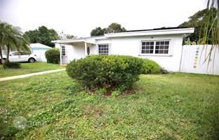 3-bedroom house 136 m² in Miami for $495,000