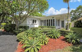 Cozy villa with a garden, a backyard, a pool and a relaxation area, Miami Beach, USA for $740,000