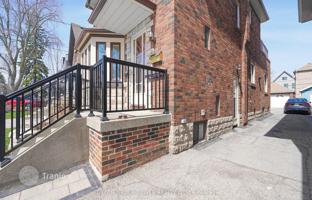 10-bedroom house in Etobicoke for C$2,090,000
