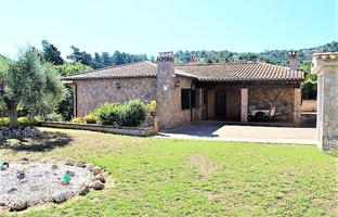 Sunny villa with a garage in a residence with a swimming pool, a tennis court and restaurants, Lloret de Mar, Spain for 344,000 €