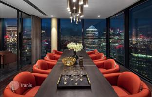 Apartment in a new residence with a swimming pool, restaurants and a panoramic view of the city, in the heart of Canary Wharf, London, UK for £889,000