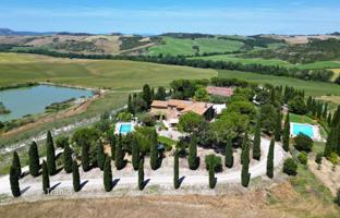 Farm 1,400 m² in San Quirico D'orcia for 12,000,000 €