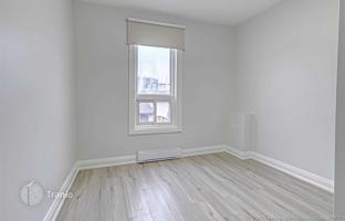 9-bedroom townhouse in Clinton Street for C$2,170,000