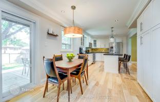 9-bedroom house in Etobicoke for C$2,059,000