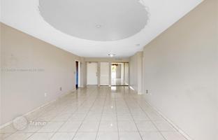 2-bedroom apartments in condo 116 m² in Miami Beach for $330,000