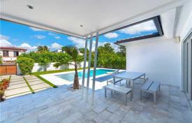 Comfortable villa with a backyard, a swimming pool, a sitting area and a garage, Miami Beach, USA for $2,489,000