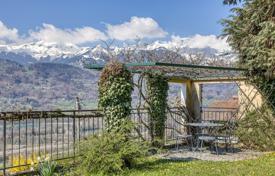 Lovely 5 bedroom chalet, south facing, with panoramic views located in Passy close to St Gervais (A) for 629,000 €