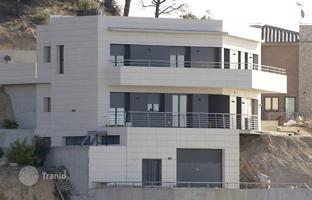 New high-quality villa with a swimming pool, a garden and a panoramic sea view in a quiet area, Lloret de Mar, Spain for 1,684,000 €