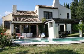 Spacious villa with a private garden, a swimming pool, a parking, a terrace and views of the sea and mountains, Estepona, Spain for 595,000 €