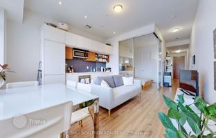 4-bedroom apartment in Saint Clair Avenue West for C$781,000