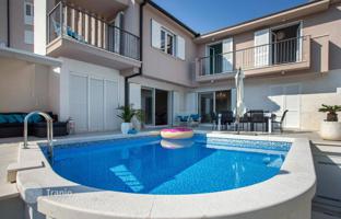 5-bedroom villa 225 m² in Baška Voda for 1,350,000 €