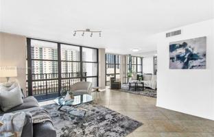 2-bedroom apartments in condo 133 m² in Hallandale Beach for $569,000