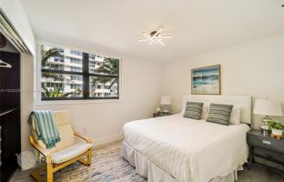 2-bedroom apartments in condo 96 m² in Miami Beach for $995,000