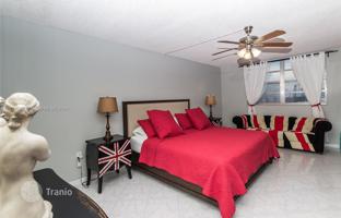 2-bedroom apartments in condo 126 m² in Hallandale Beach for $400,000