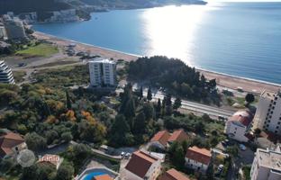 Land plot 250 m² in Becici for 300,000 €