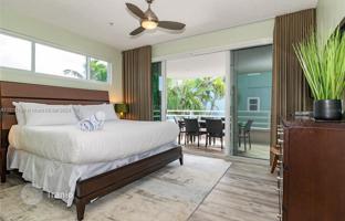 3-bedroom apartments in condo 151 m² in Holmes Beach for $1,975,000