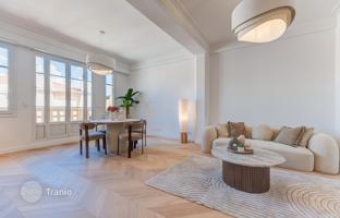 Renovated two-bedroom apartment in Carré d’Or, Nice, France for 1,149,000 €
