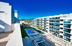 Three-bedroom penthouse with large terraces in a gated residence with a swimming pool, Fuengirola, Spain for 620,000 €